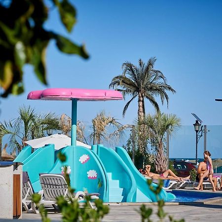 Sea Love Apt Spa N Pools Beach Resort Năvodari Esterno foto